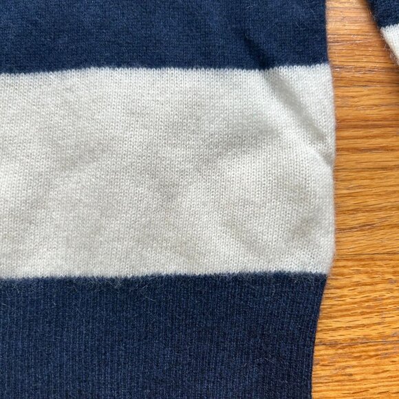 New W/tag Charter Club Navy and Iory Cashmere Sweater M - Picture 4 of 4